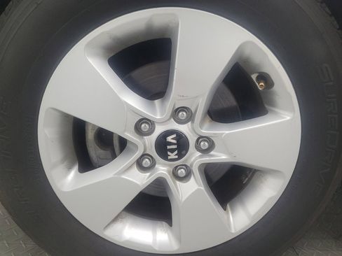 Used 2017 Kia Soul image 31