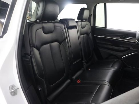 Used 2023 Jeep Grand Cherokee Limited AWD/4WD image 38