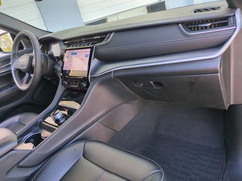 Used 2024 Jeep Grand Cherokee Limited w/ Black Appearance Package image 22