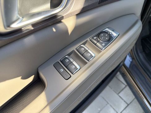 New 2026 Kia Carnival EX FWD image 16