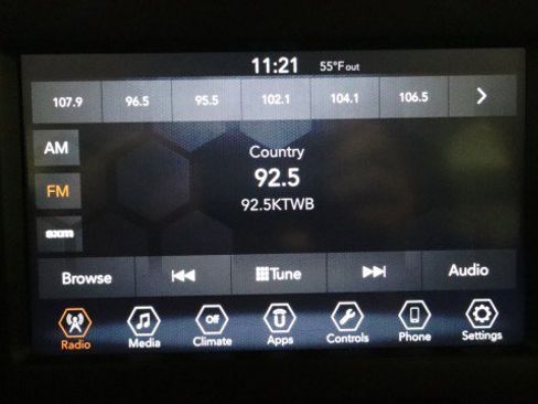 Used 2018 Jeep Renegade Latitude w/ Cold Weather Group AWD/4WD image 14