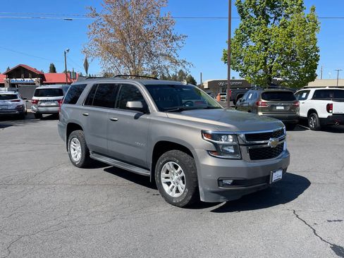 Used 2017 Chevrolet Tahoe LT w/ Luxury Package AWD/4WD image 7