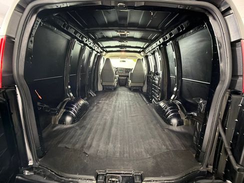Used 2018 Chevrolet Express 2500 w/ Driver Convenience Package RWD image 17