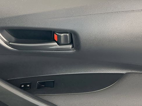 Used 2025 Toyota Corolla LE image 32