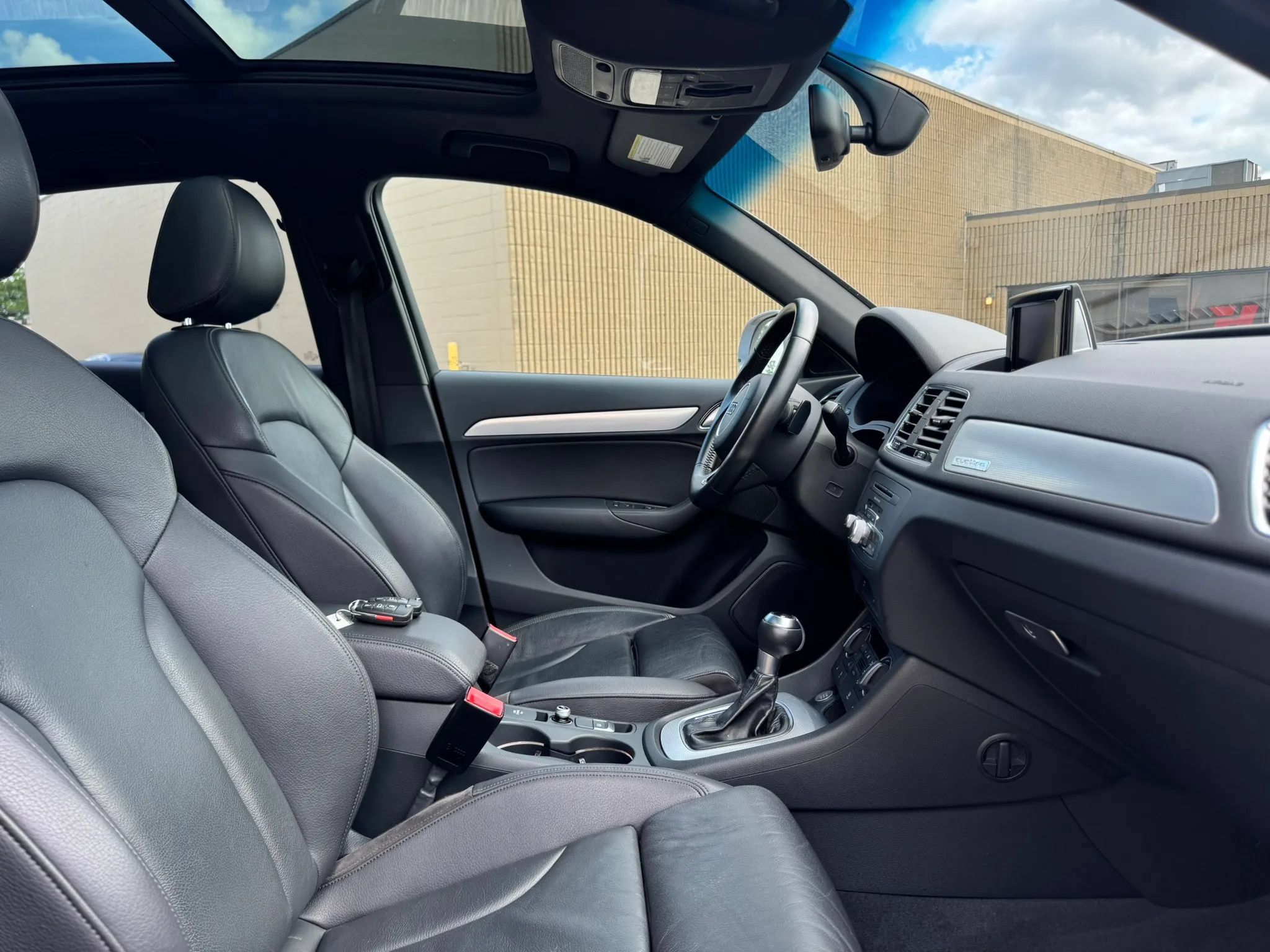 Used 2018 Audi Q3 2.0T Premium w/ Convenience Package AWD/4WD image 25