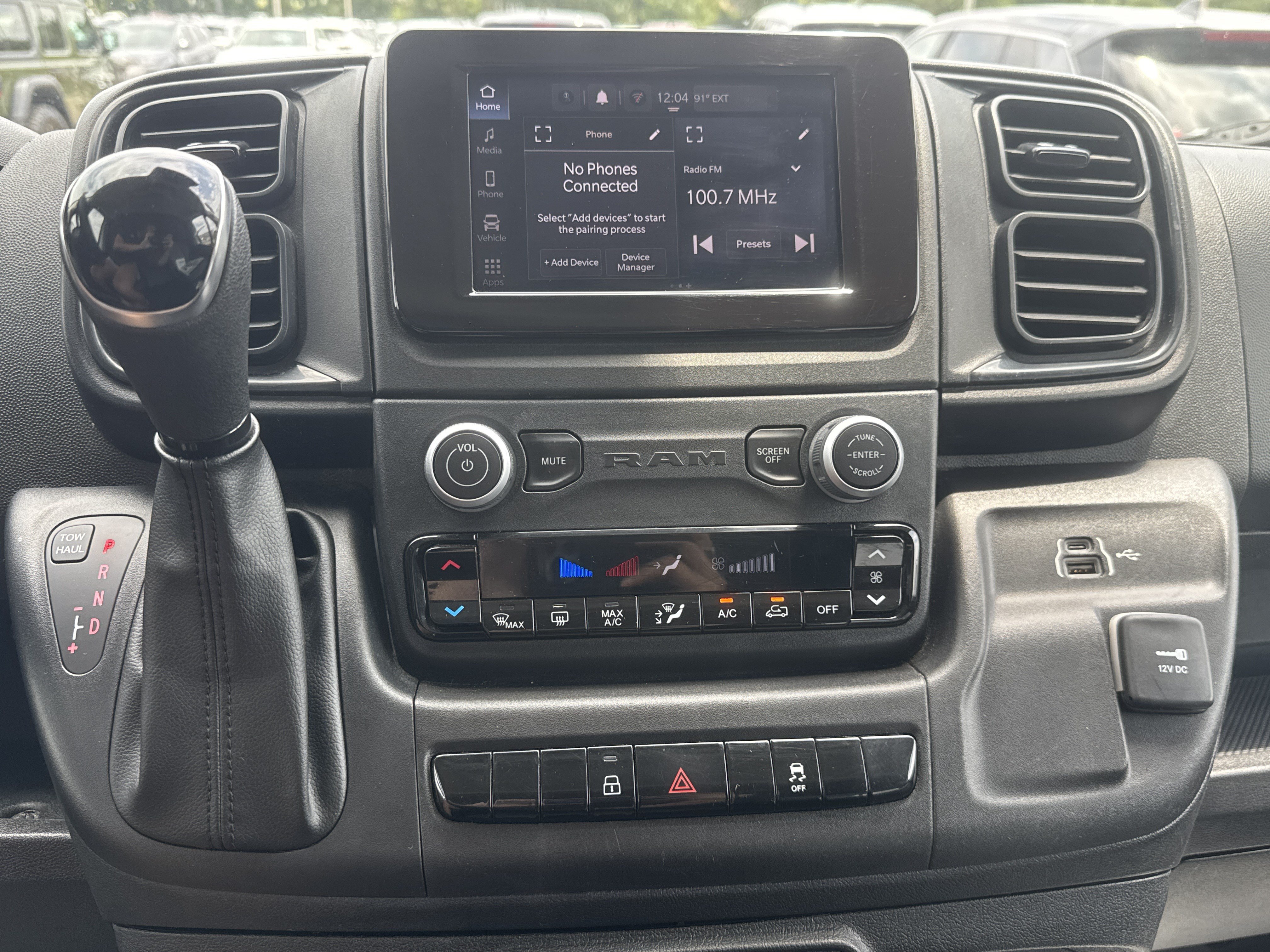 Used 2024 RAM ProMaster 2500 w/ Convenience Group FWD image 11