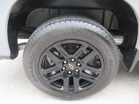 Used 2024 Chevrolet Silverado 1500 Custom w/ Dark Appearance Package RWD image 7