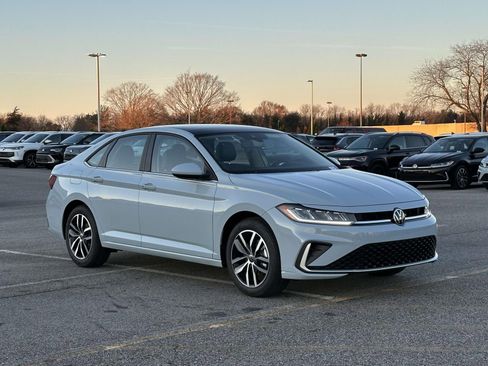New 2026 Volkswagen Jetta SE image 8