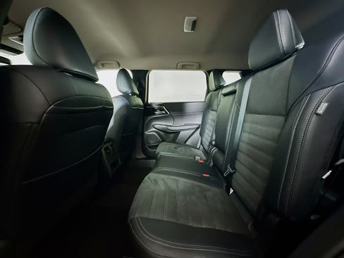 Used 2024 Mitsubishi Outlander SE FWD image 27