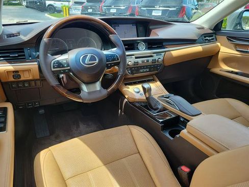 Used 2016 Lexus ES 350 w/ Luxury Package w/Wood Trim FWD image 12