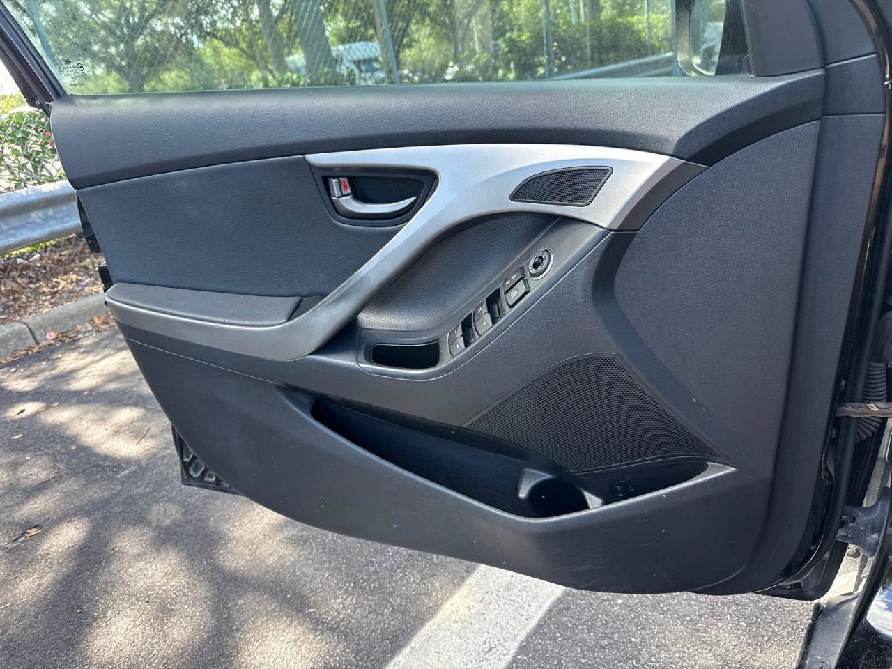 Used 2013 Hyundai Elantra Limited w/ Technology Pkg FWD image 10