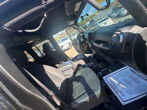 Used 2016 Jeep Wrangler Unlimited Sport w/ Connectivity Group image 17