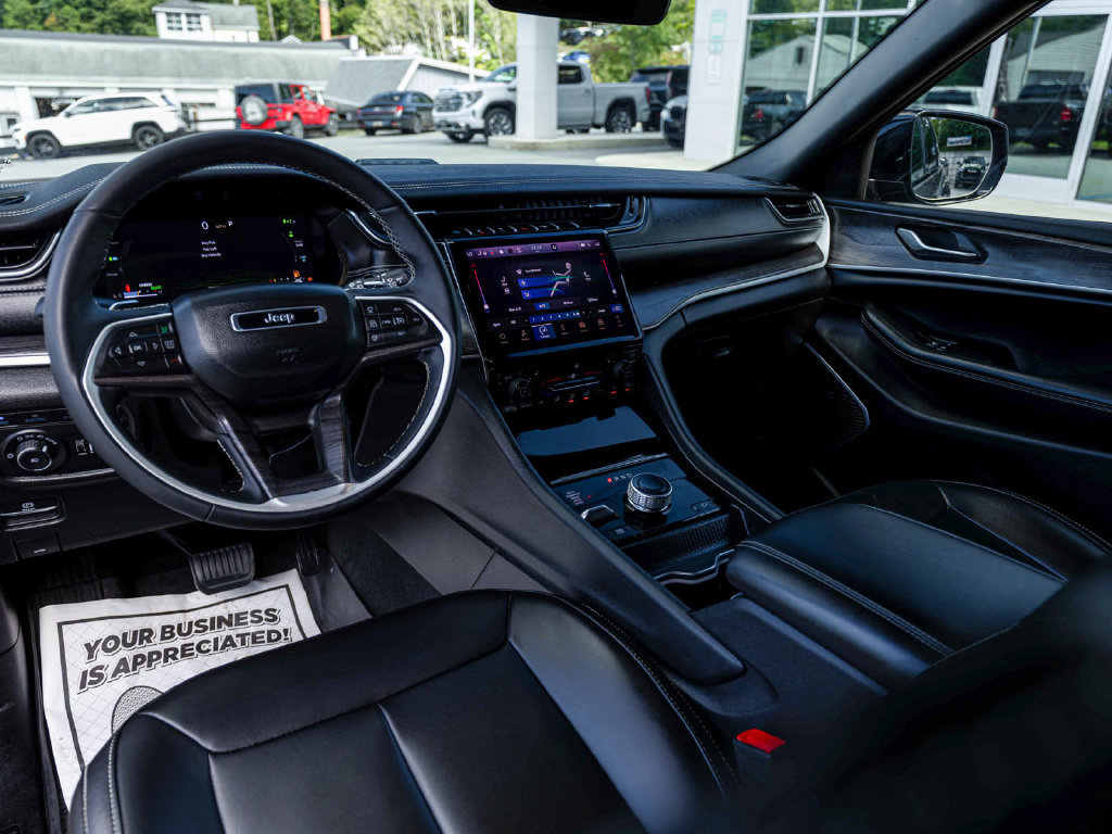 Used 2025 Jeep Grand Cherokee Limited 4xe AWD/4WD image 17