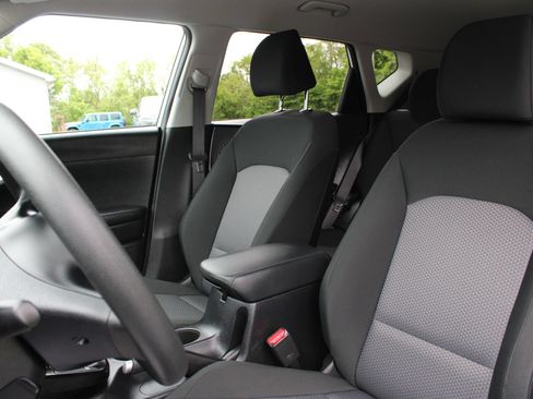 Used 2025 Kia Soul LX FWD image 14