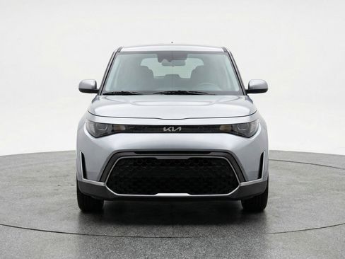 Used 2025 Kia Soul LX w/ LX Technology Package FWD image 2
