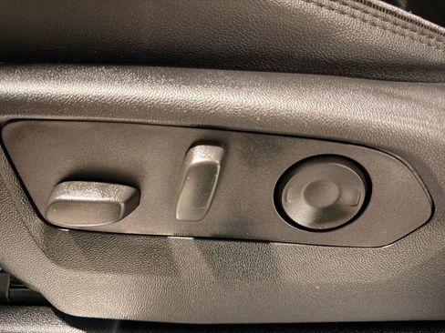 Used 2023 Chevrolet Suburban High Country image 15