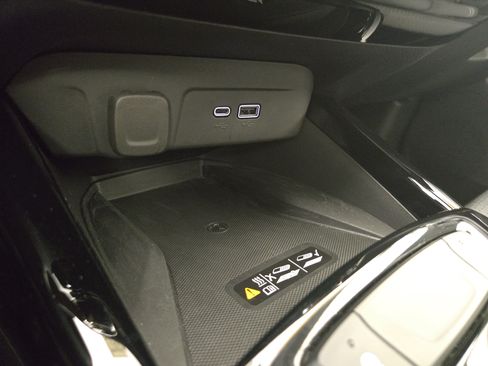 Certified 2024 Chevrolet Trax LT w/ Sunroof Package FWD image 27