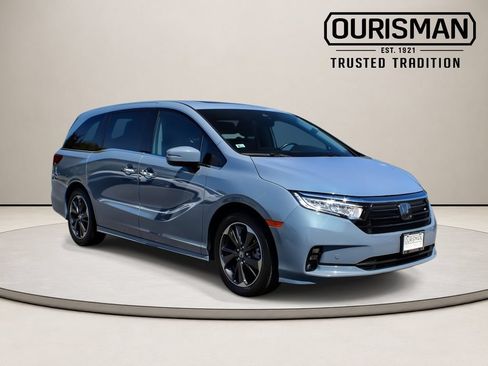 Used 2023 Honda Odyssey Elite image 2