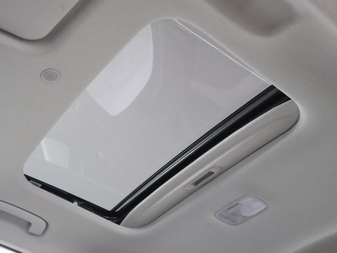 Certified 2024 Hyundai Venue SEL FWD image 16