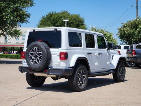 Certified 2026 Jeep Wrangler Unlimited Sahara AWD/4WD image 7