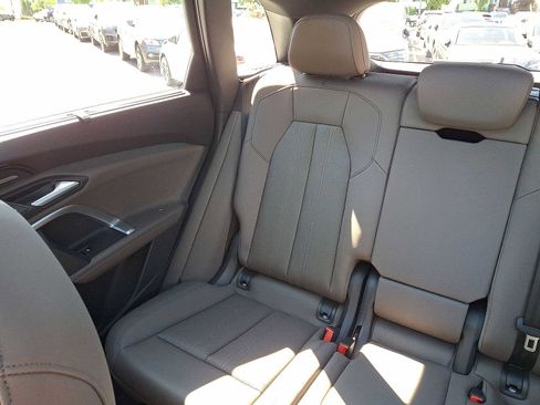 Used 2025 Audi Q5 Premium w/ Premium Plus AWD/4WD image 12