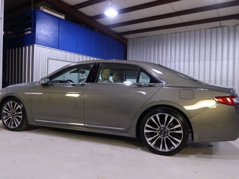 Used 2017 Lincoln Continental Select w/ Technology Package image 2
