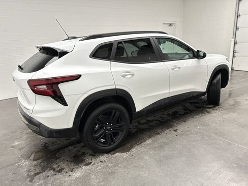 Used 2025 Chevrolet Trax ACTIV w/ Driver Confidence Package image 9