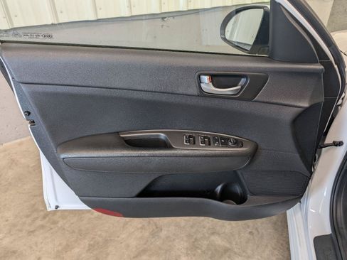 Used 2020 Kia Optima LX FWD image 18