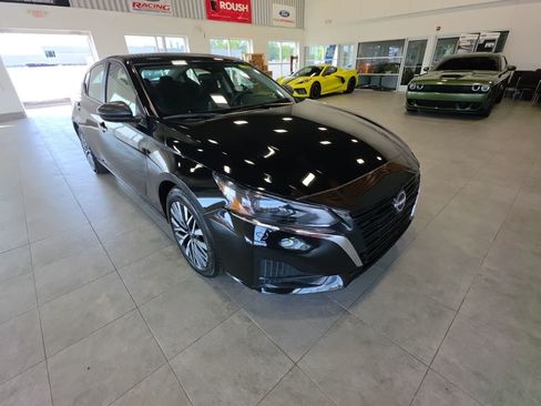 Used 2025 Nissan Altima 2.5 SV FWD image 4