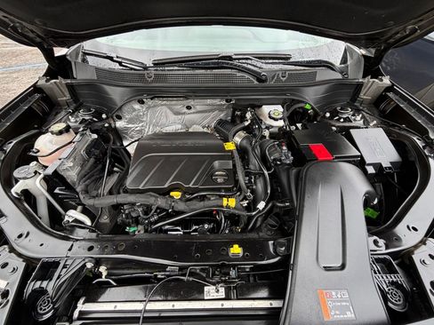 Used 2025 Chevrolet Trax LT w/ LT Convenience Package image 32