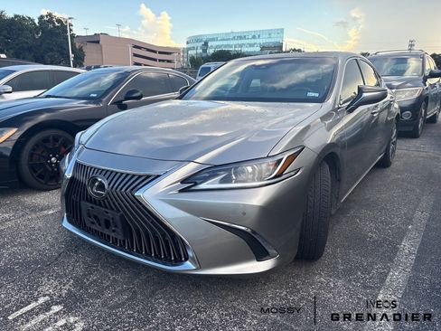 Used 2020 Lexus ES 350 w/ Premium Package FWD image 2