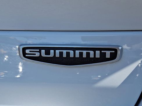 Used 2022 Jeep Grand Cherokee Summit AWD/4WD image 31