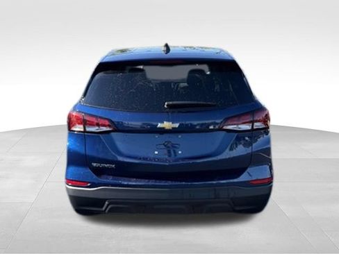 Used 2023 Chevrolet Equinox LS w/ LS Convenience Package FWD image 4
