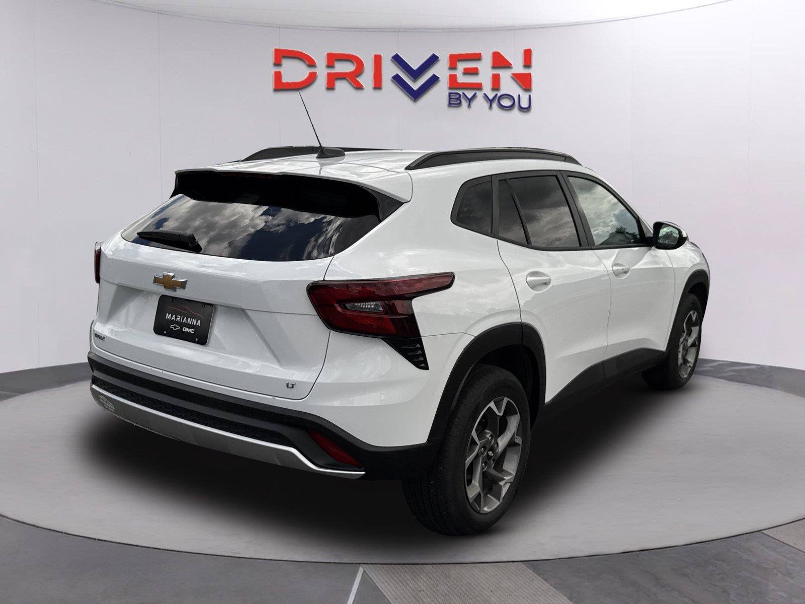 Used 2025 Chevrolet Trax LT w/ LT Convenience Package FWD image 4