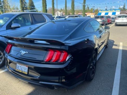 Used 2018 Ford Mustang Premium image 6