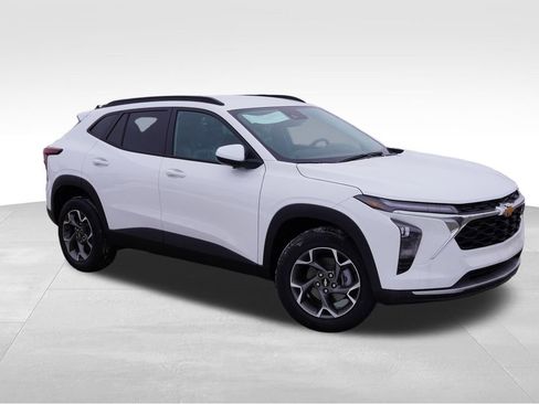 New 2026 Chevrolet Trax LT image 2