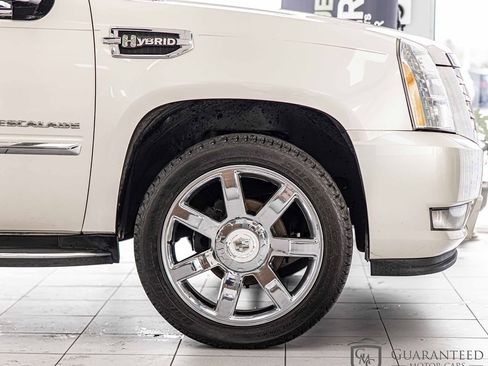 Used 2010 Cadillac Escalade 2WD Hybrid image 11