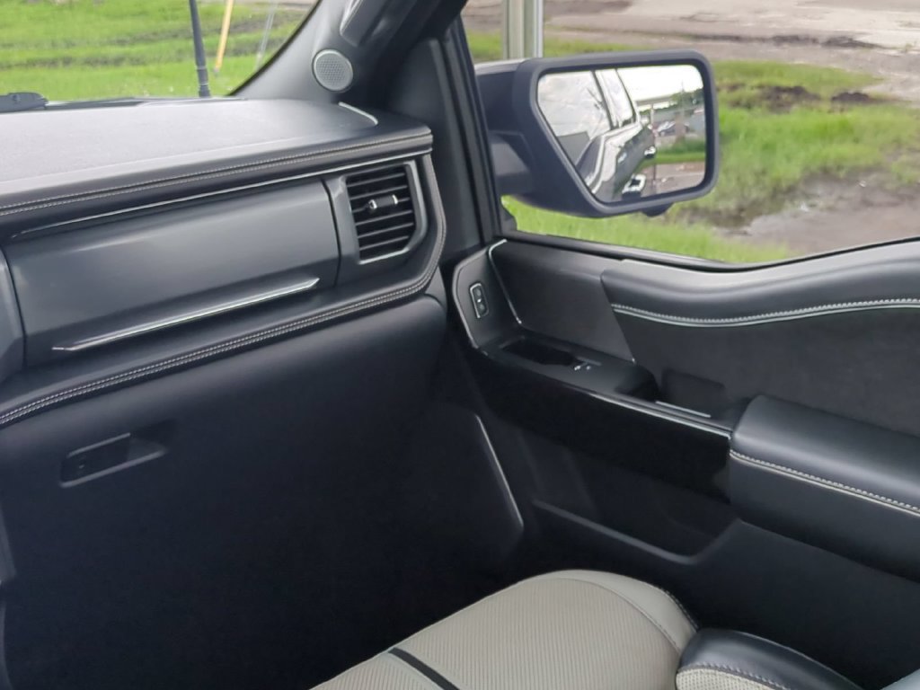 Used 2023 Ford F150 Lightning Platinum AWD/4WD image 19