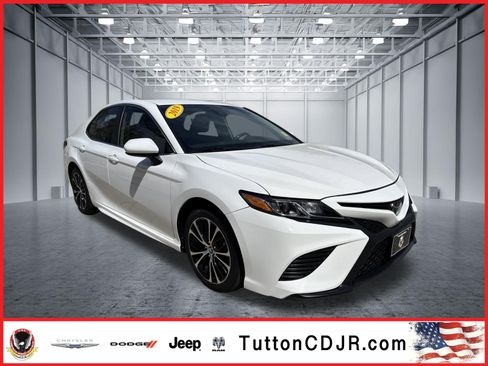Used 2019 Toyota Camry SE image 1