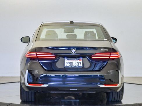 Used 2025 BMW 530i w/ Premium Package image 3