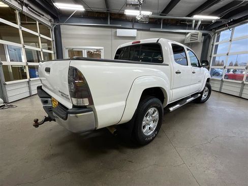Used 2010 Toyota Tacoma PreRunner image 5