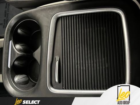 Used 2023 Chrysler Pacifica Touring-L FWD image 16