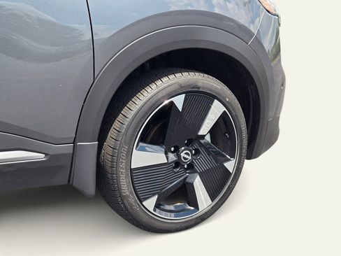 Certified 2025 Nissan Kicks SR FWD image 5