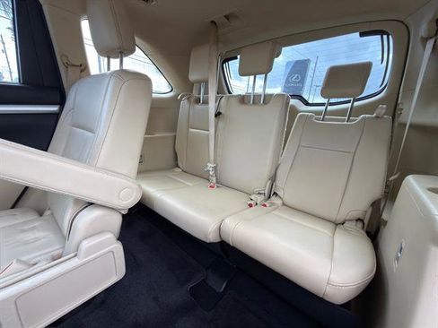 Used 2015 Toyota Highlander XLE image 10