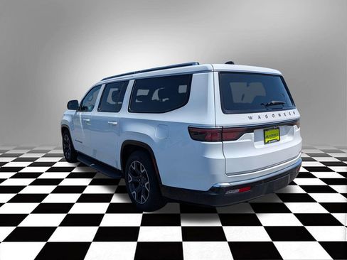 Used 2024 Jeep Wagoneer L Series III w/ Flexible Seating Group AWD/4WD image 10