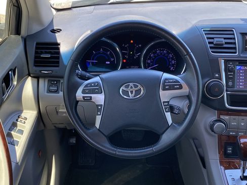 Used 2013 Toyota Highlander Limited AWD/4WD image 10