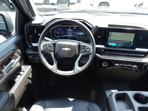 Used 2022 Chevrolet Silverado 1500 LT AWD/4WD image 37