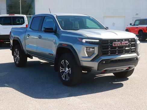 Used 2023 GMC Canyon AT4 w/ AT4 Premium Package AWD/4WD image 3