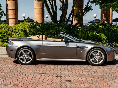 Used 2016 Aston Martin V8 Vantage S RWD image 53