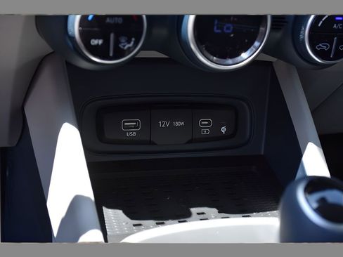 New 2025 Hyundai Venue Limited image 25